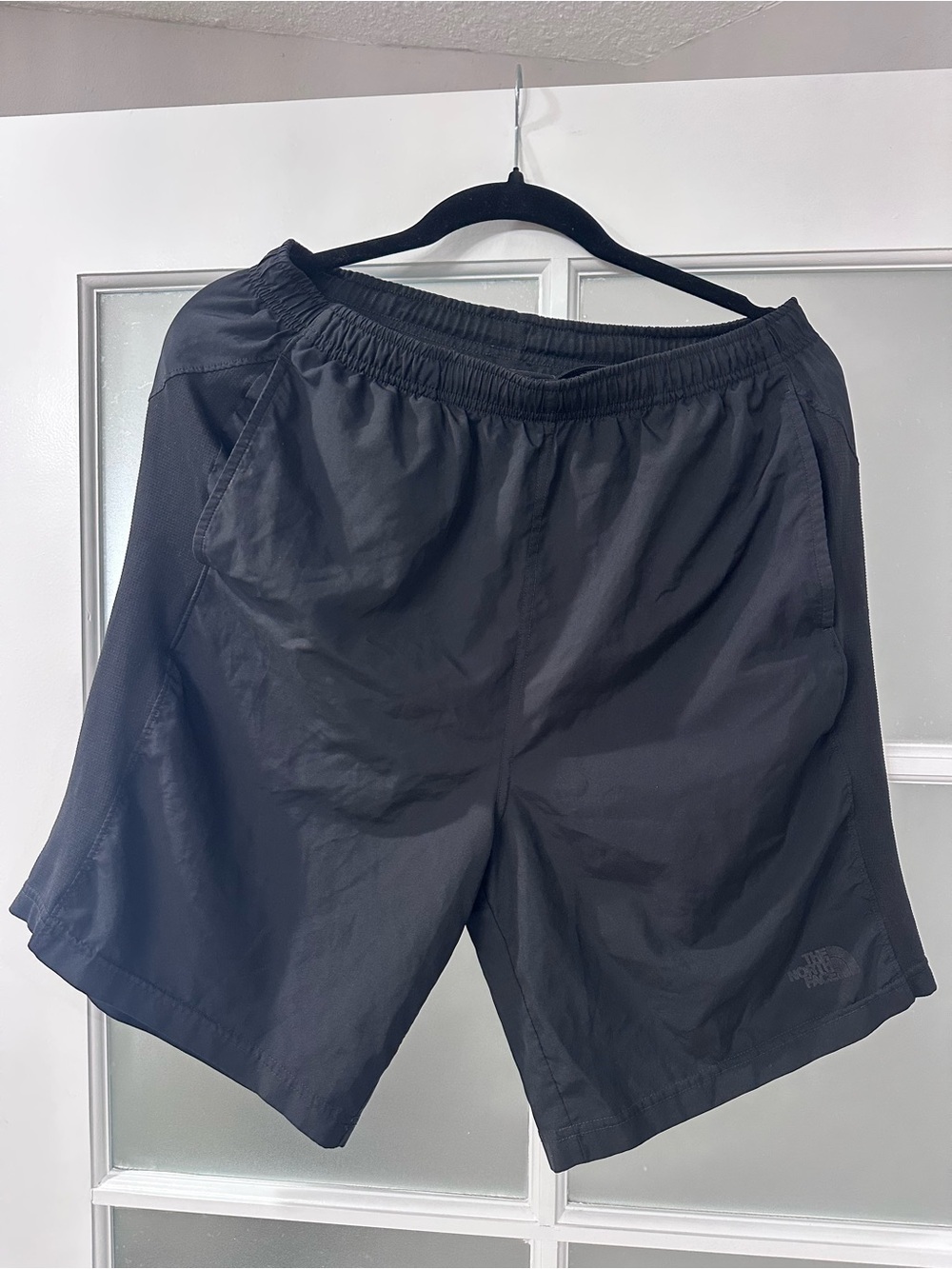 The North Face Men’s M Black Athletic Running Shorts Mesh Panels Pockets